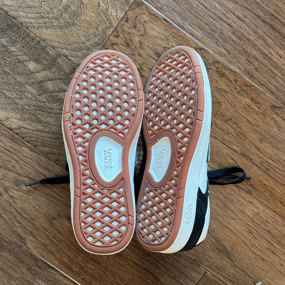 Vans Men's Classic Black and White Sneakers - Picture 3 of 4
